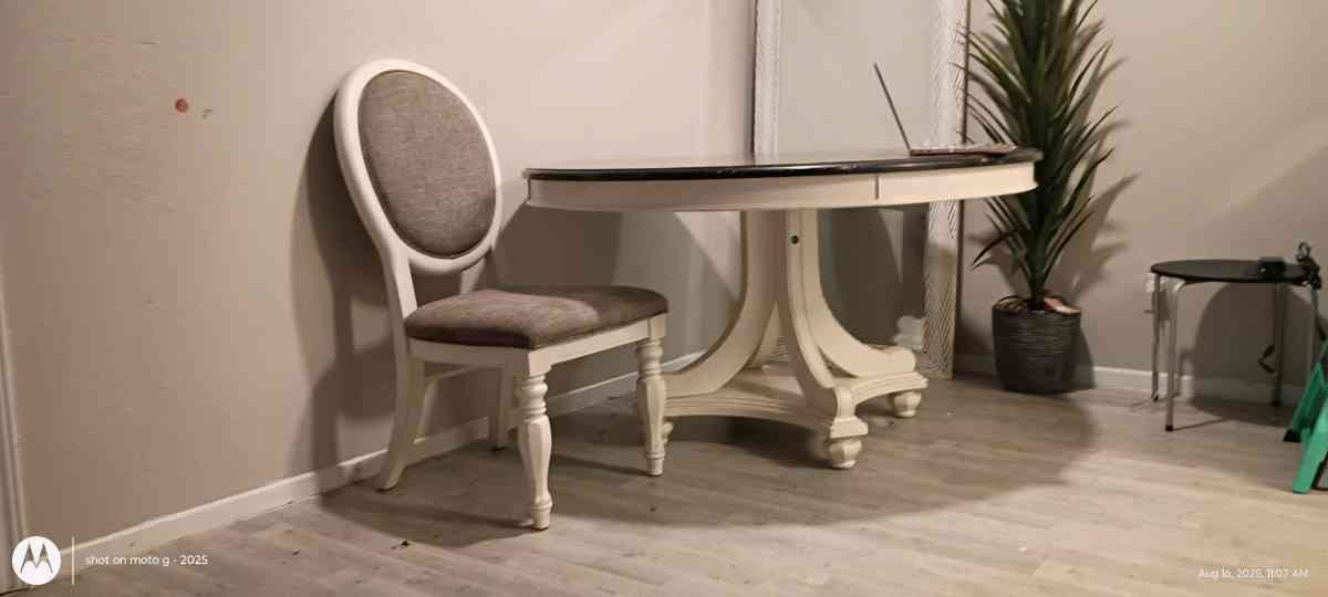 French Market dining table with 3vm chairs