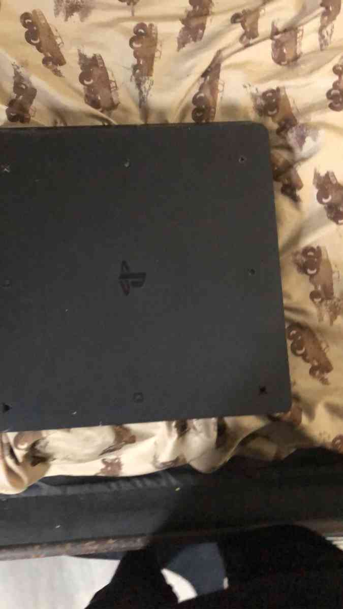 PS4 works comes with wires just no controller