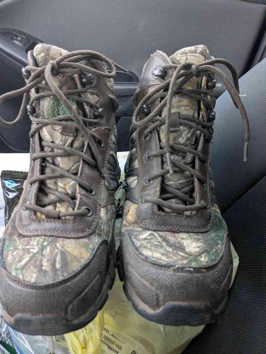 hiking bootsmens size 8