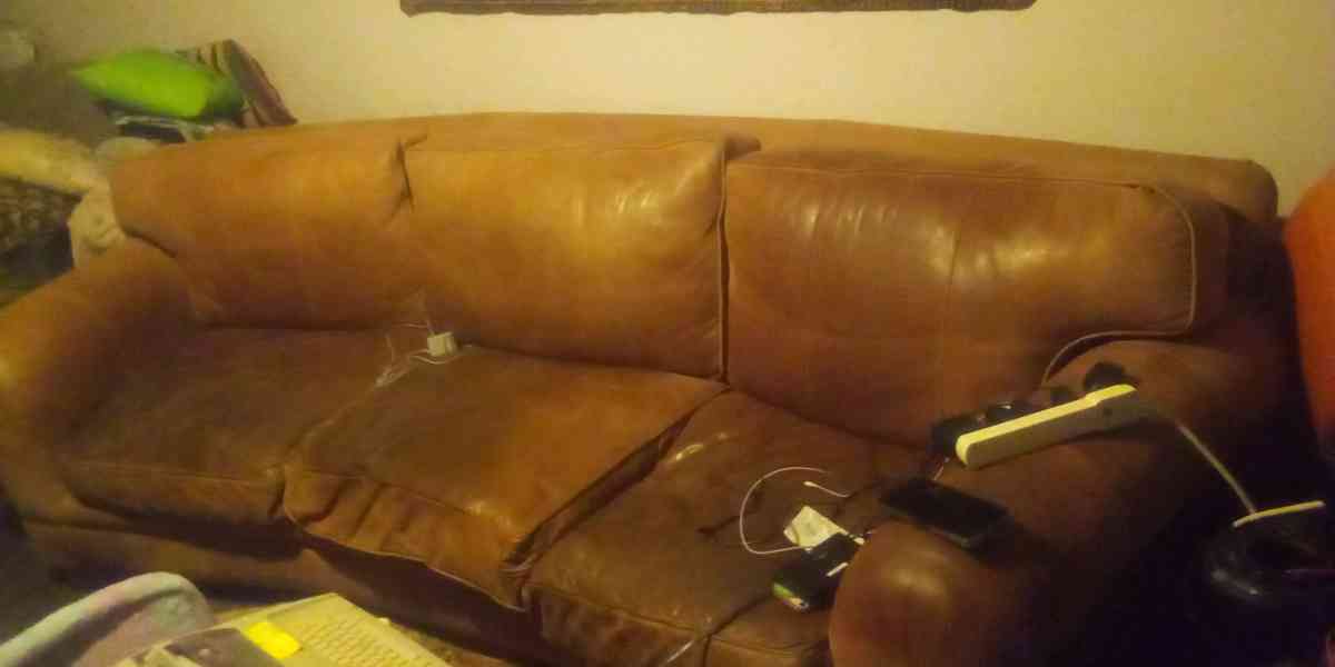 MAJESTIC LEATHER COUCH MUST GO ASAP