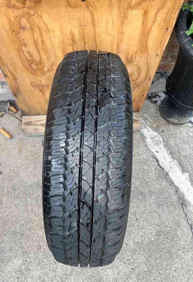 Bridgestone Dueler Tire AT 24575R17