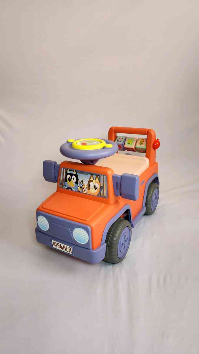 BLUEY FOOTTOFLOOR RIDEON TOY