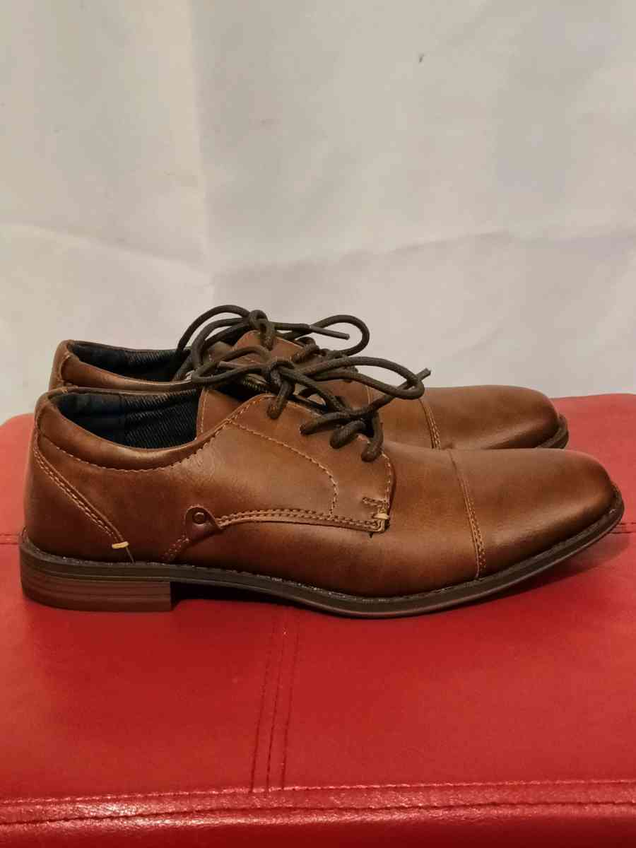 Brand New boys dress shoes brown size 3