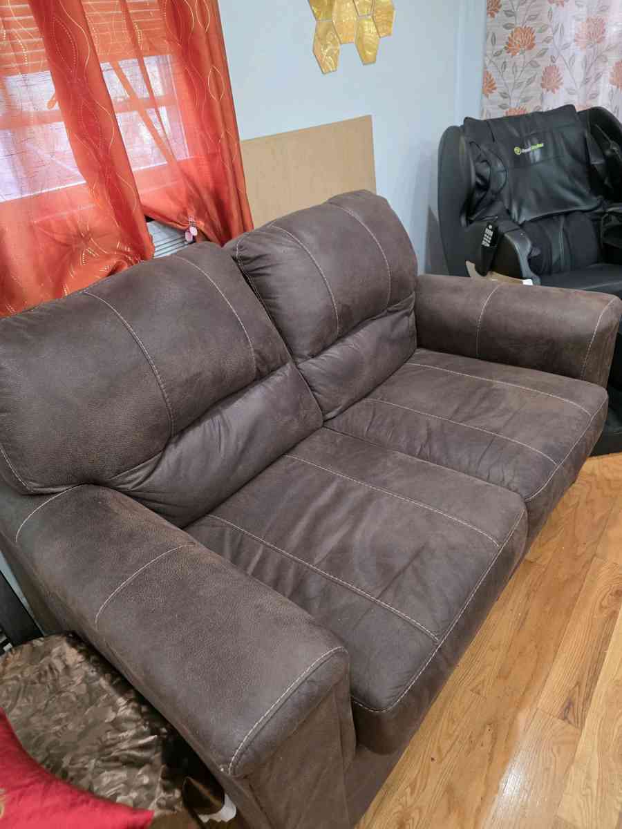 Ashley brown LOVE SEAT