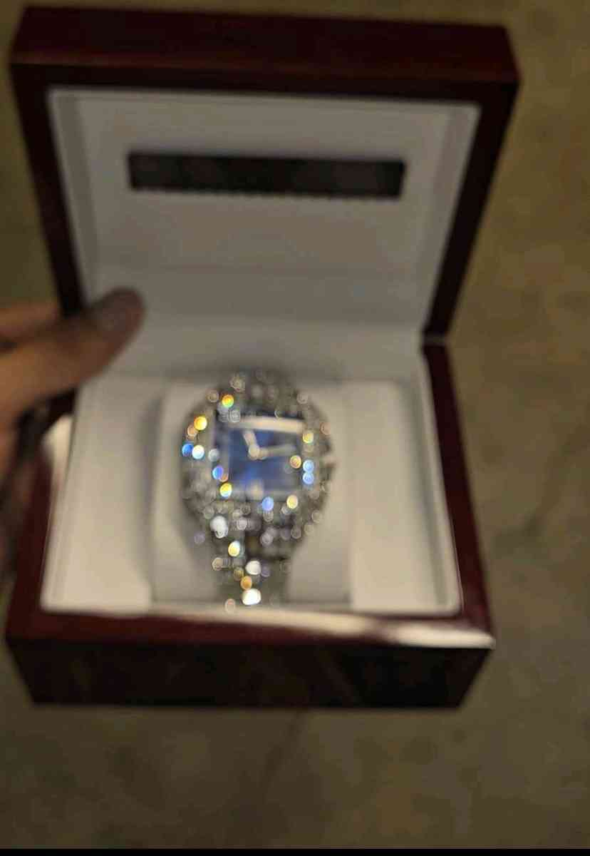 Men Mossionite Watch