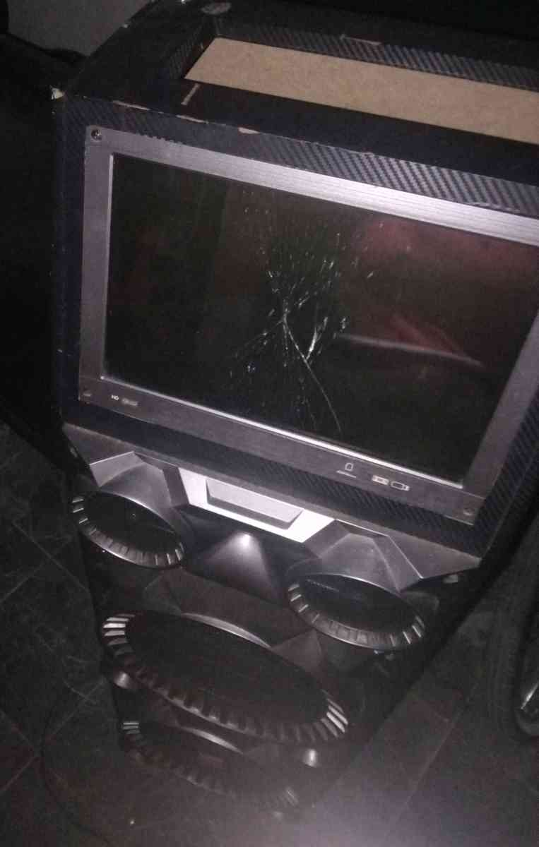 blue tooth speaker slit crack in the screen but still works