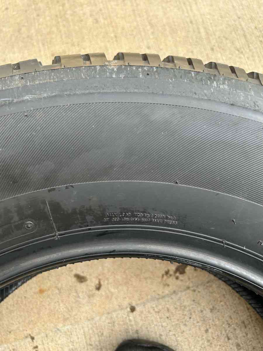 Bridgestone Dueler Tire AT 24575R17
