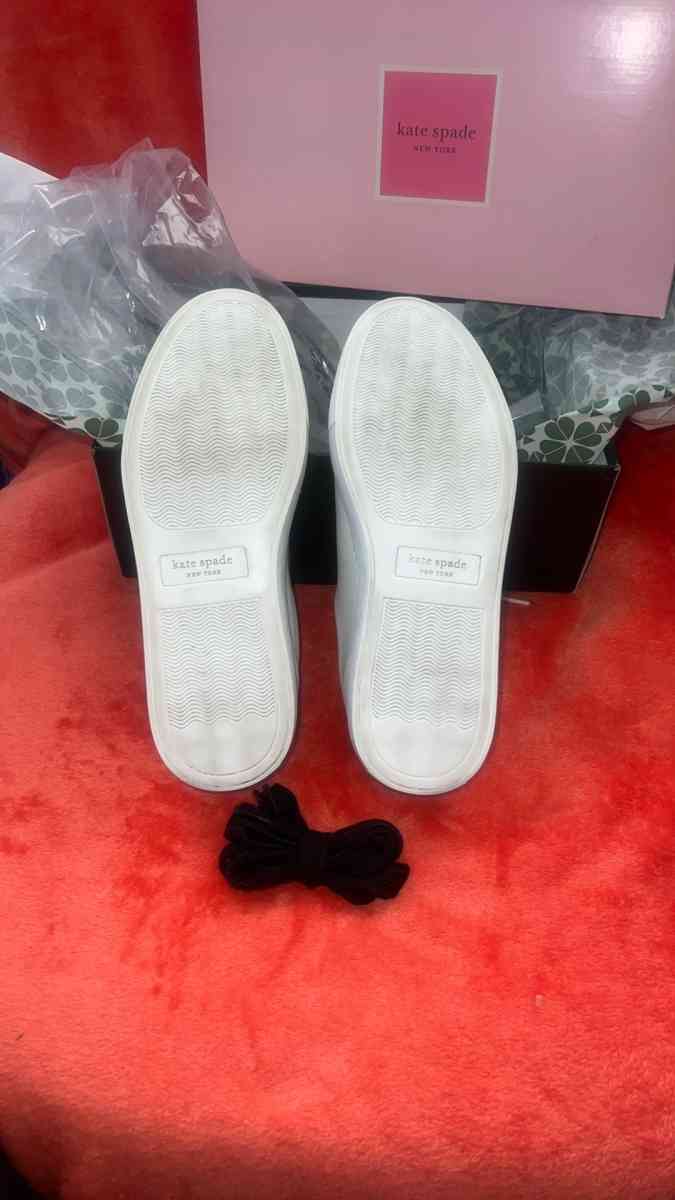 Kate Spade white leather shoes with black spade accent size
