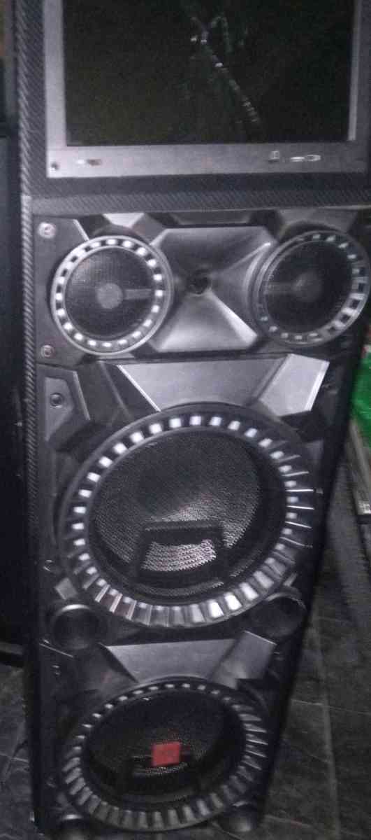 blue tooth speaker slit crack in the screen but still works