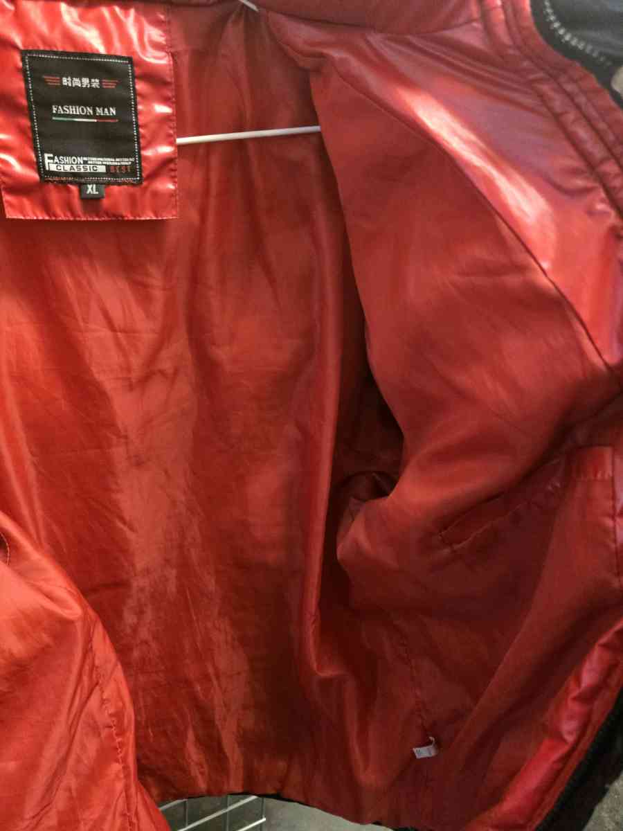 Fashion Men Black Puffer Jacket with Red Lining