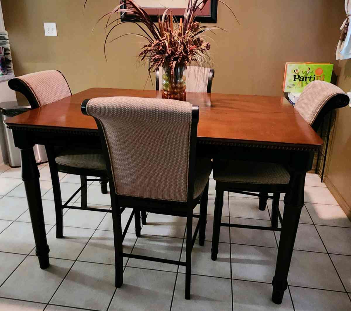 Elegant Oakwood Dinette Table