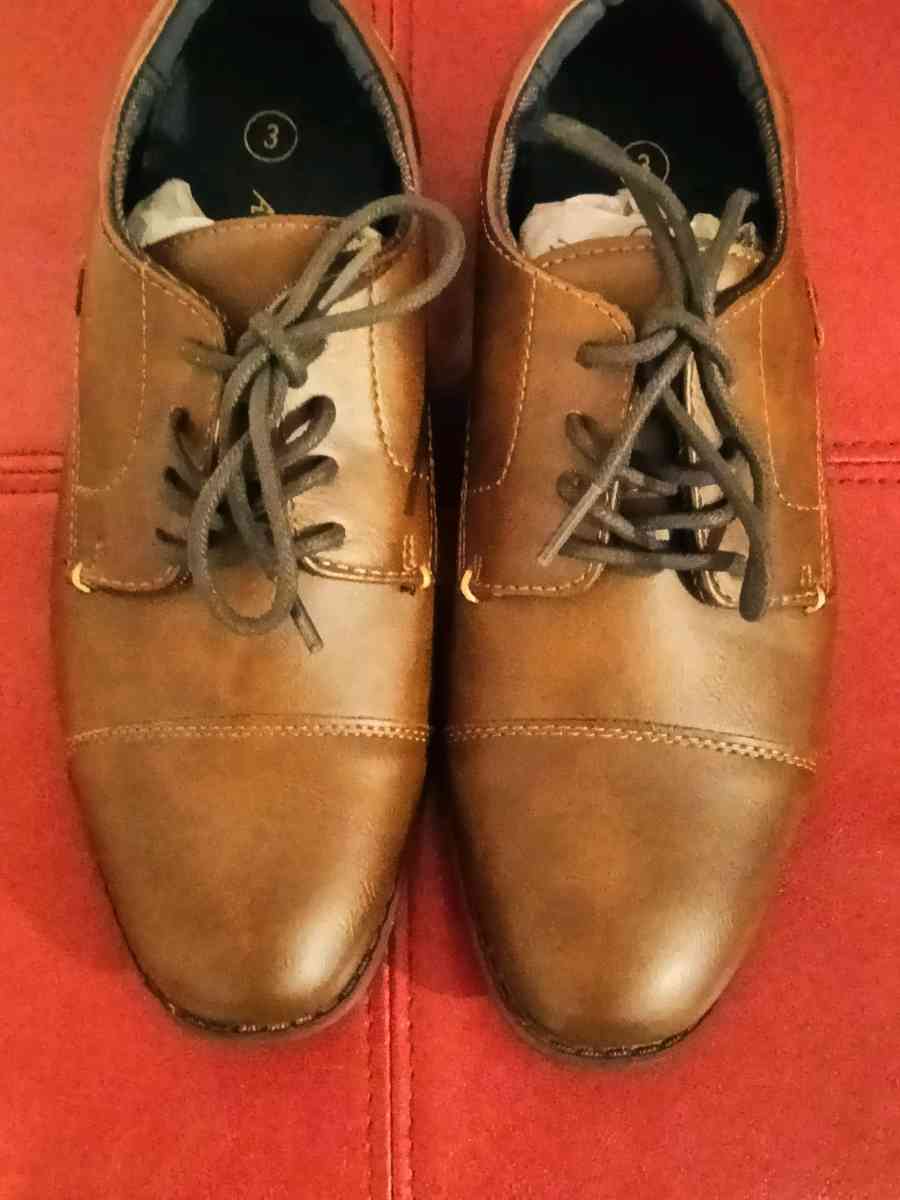 Brand New boys dress shoes brown size 3
