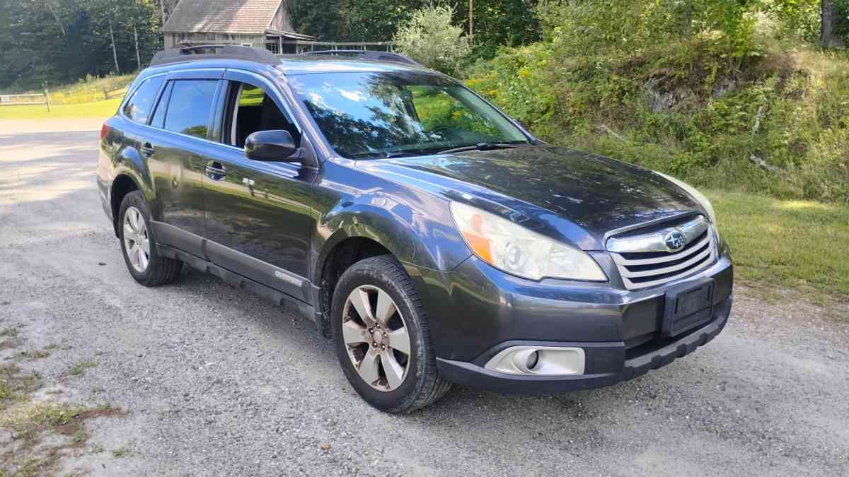 2011 Subaru Outback 201k clean title flawless
