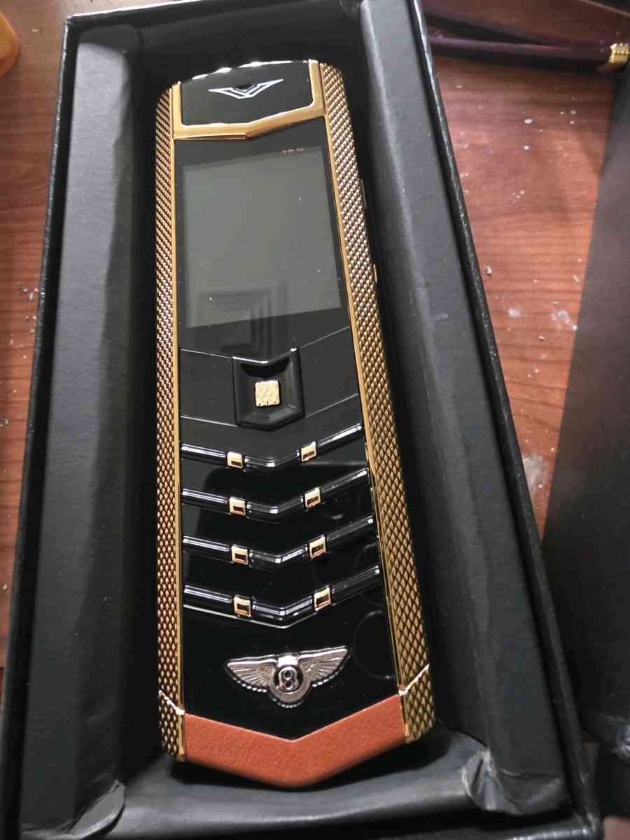 luxury phone brand in Vit Nam