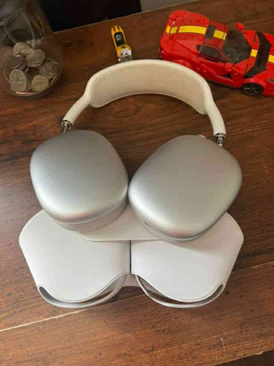 AirPod maxes