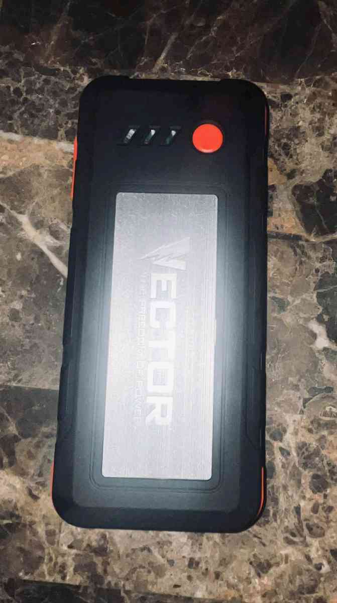 The VECTOR SS16LV 1600 Peak Amp LiIon Jump Starter Portable