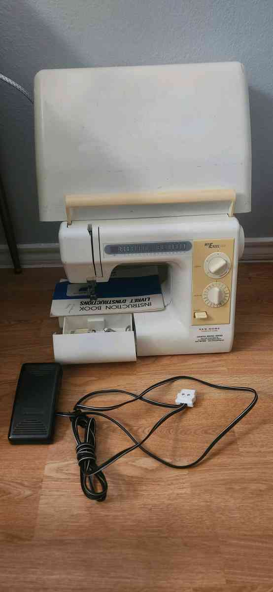 Maquina de coser recta funcionando