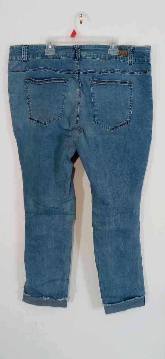 Womens Denim Stretch MidRise Capris