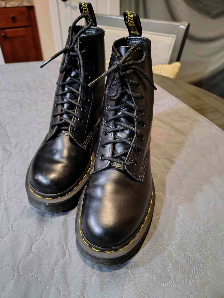Dr Martens Jadon leather boots  Size 6