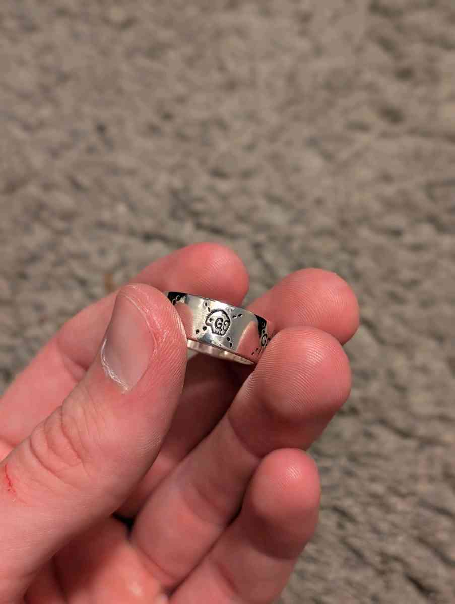 Gucci ring