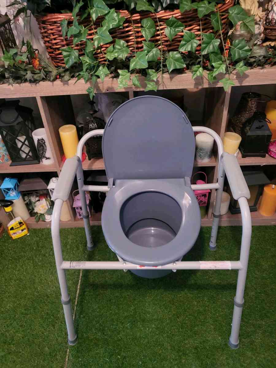 bedside commode