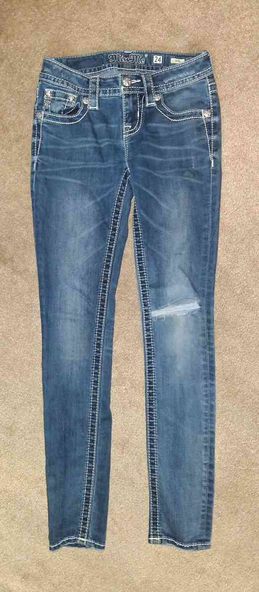 MISS ME SKINNY DENIM JEANS WITH EMBROIDED FEATHERS SIZE 24