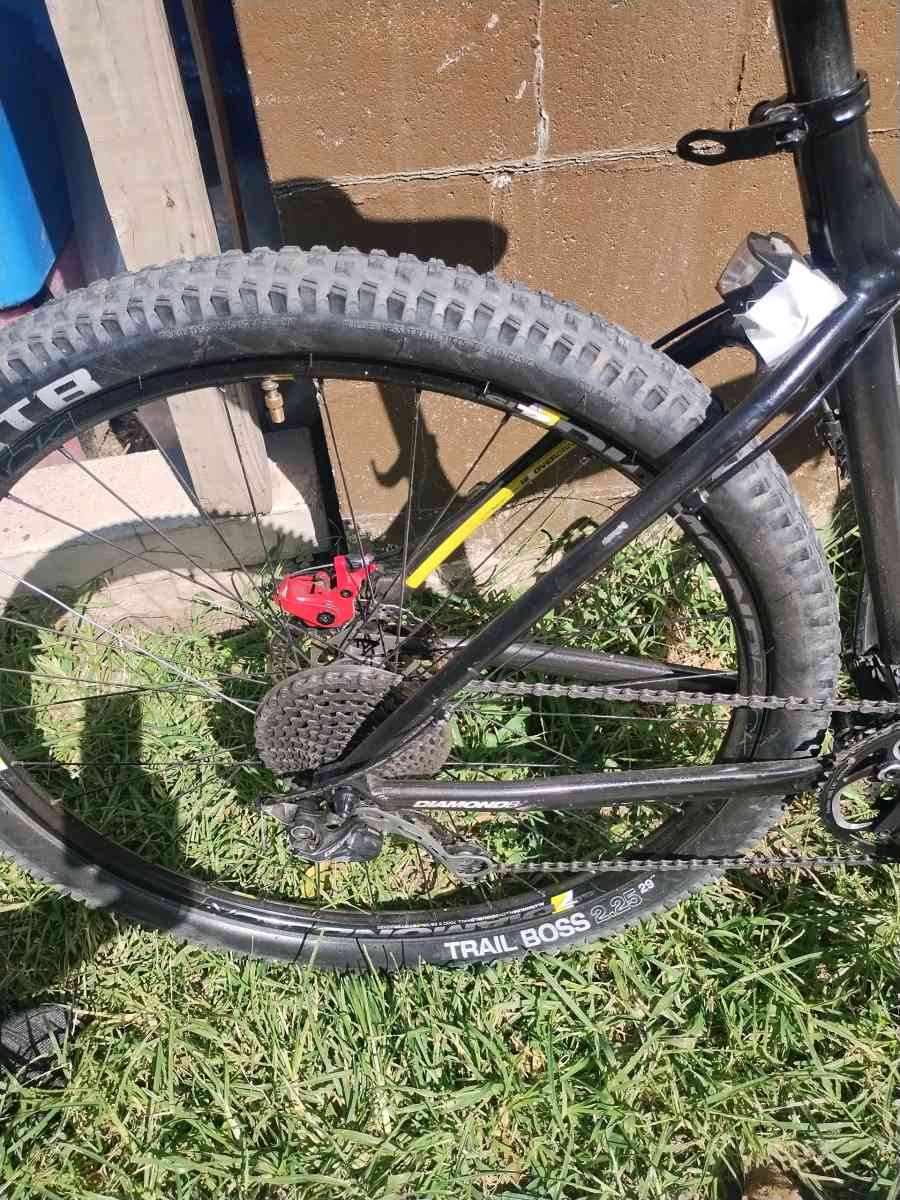 29 inch hybrid mountain bike Diamond Back