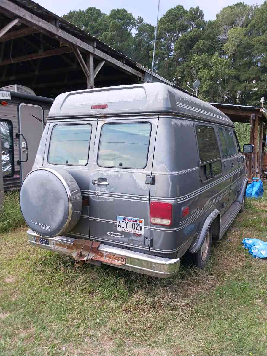 Chevy Sports Van G30