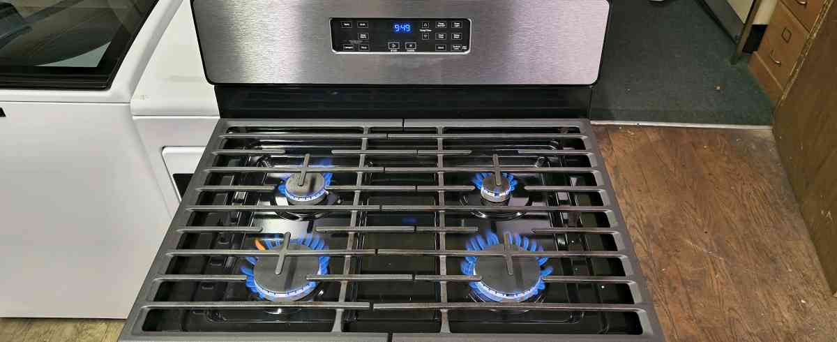 Whirlpool StainlessBlack 4 Burner Gas Range