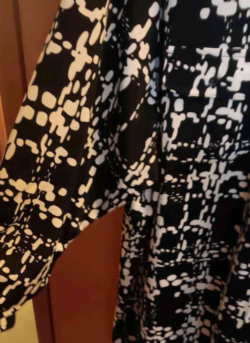 George brand Black and white pattern blouse