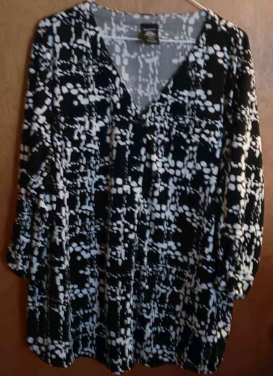 George brand Black and white pattern blouse