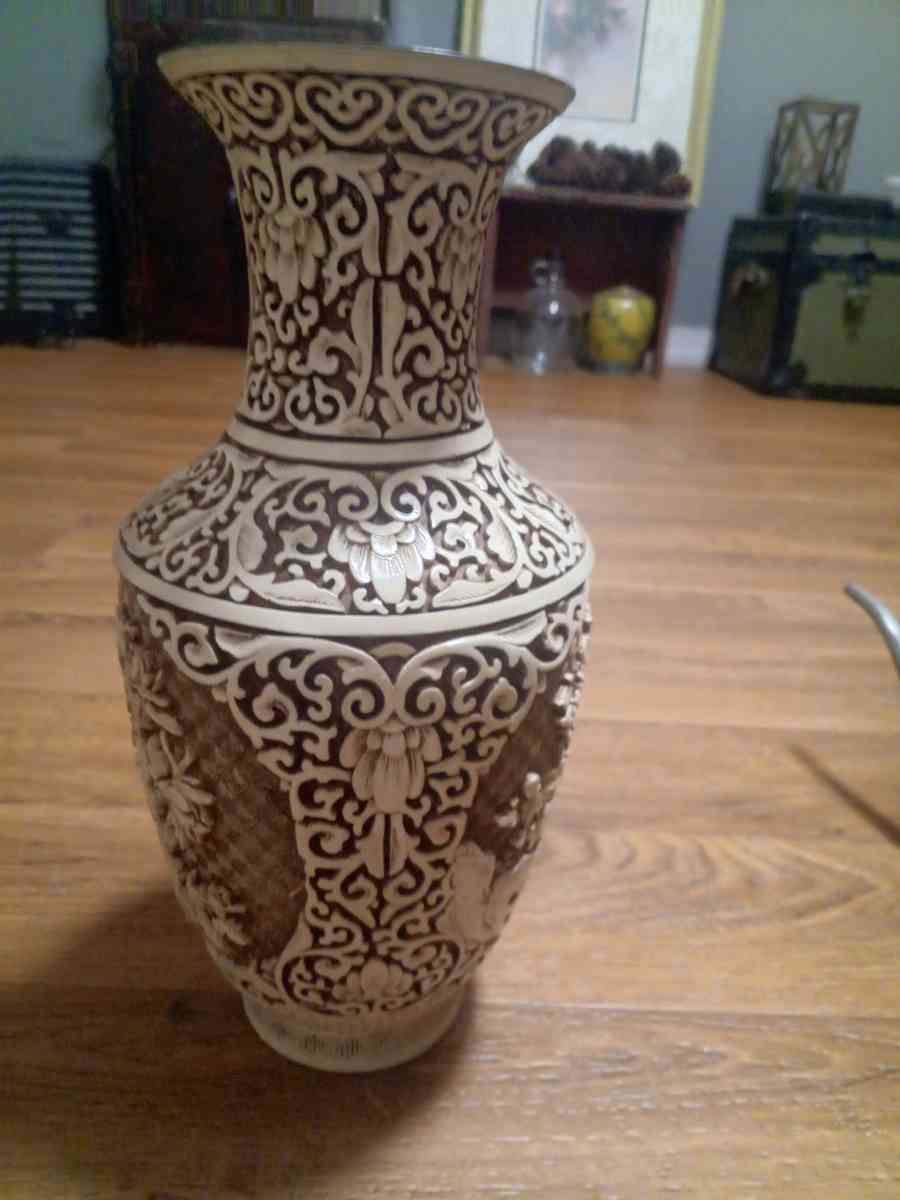 vintage Chinese Asian white cinnabar vase