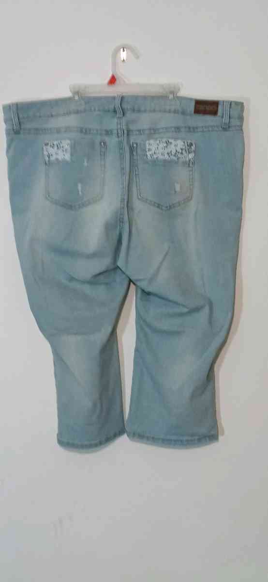 Womens Denim Capris 22w