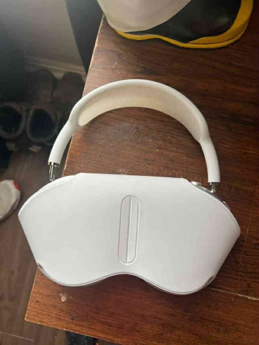 AirPod maxes