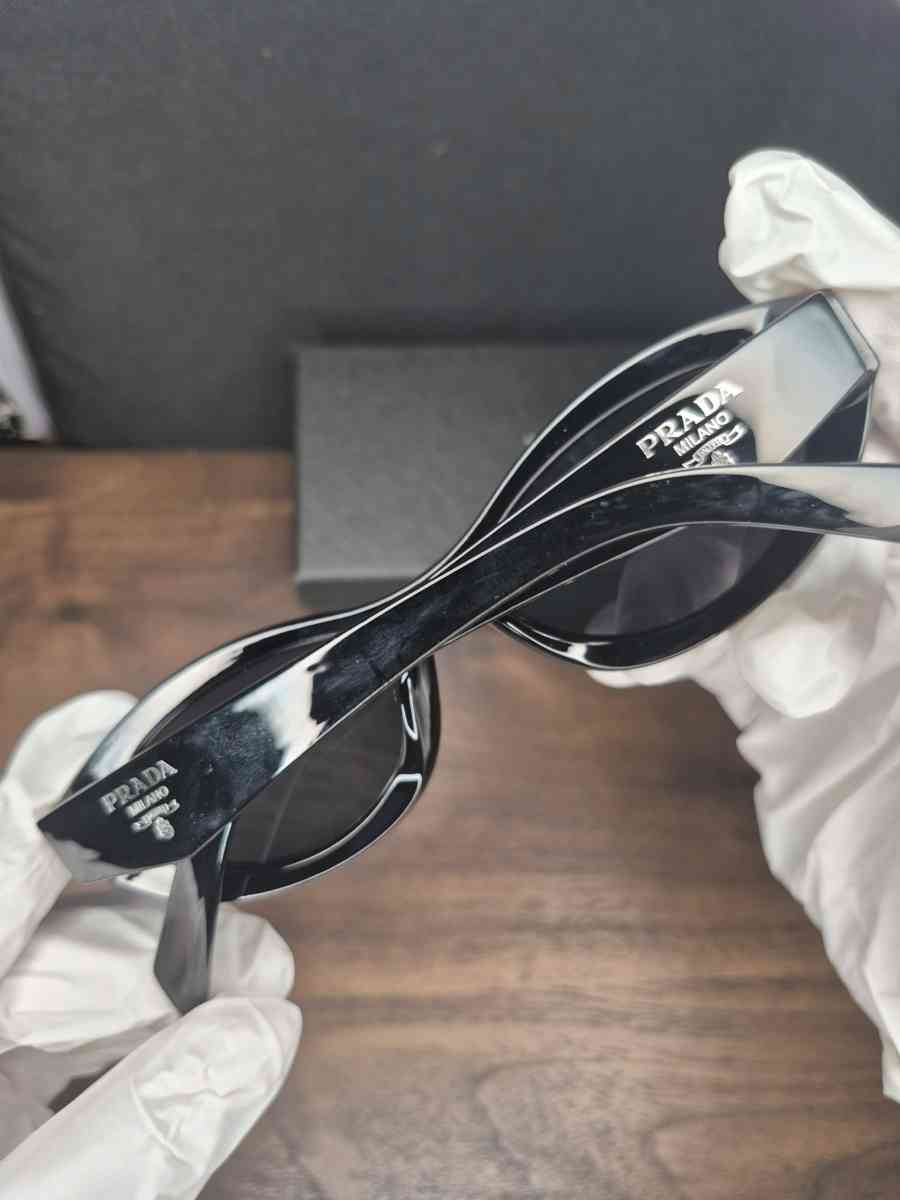 Prada unisex Sun glasses