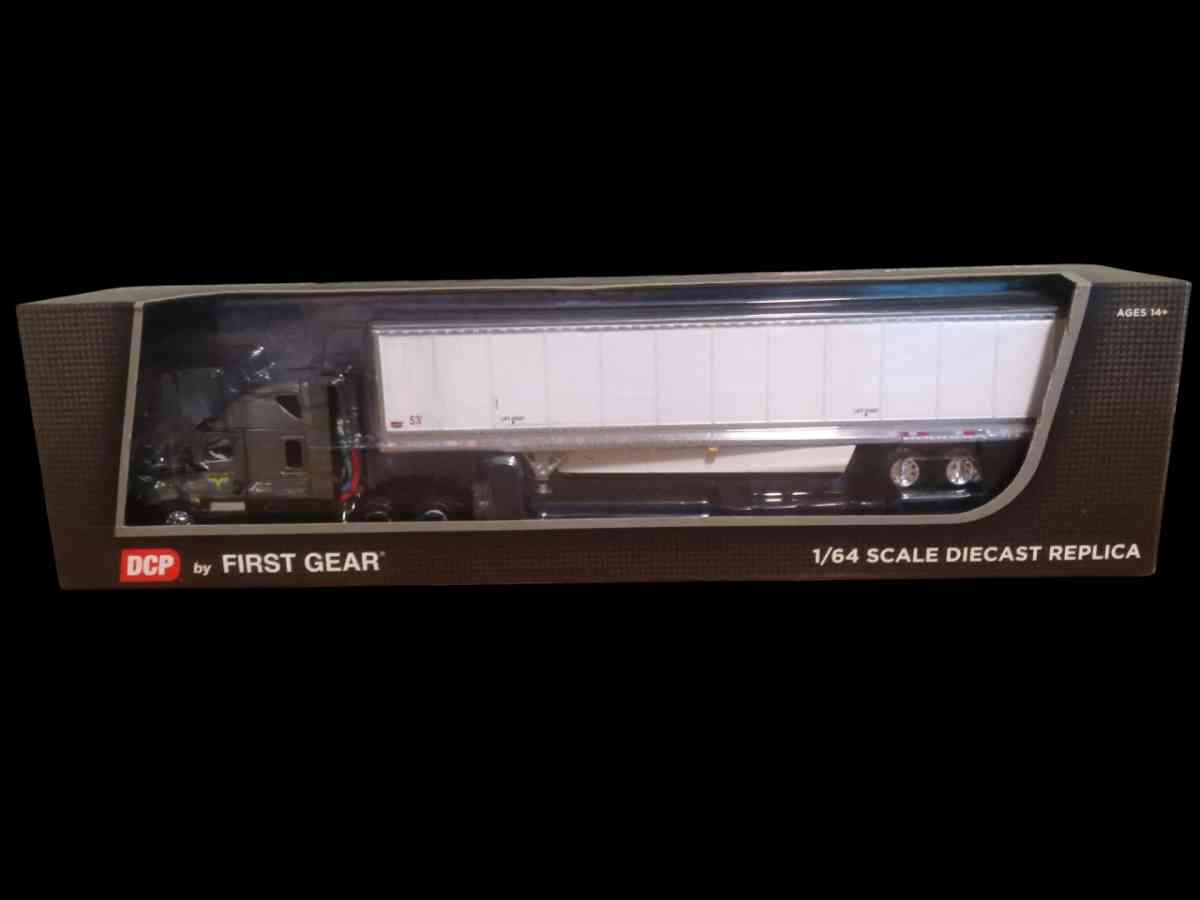 new Variant Cascadia High Roof Sleeper Freightliner semi tru