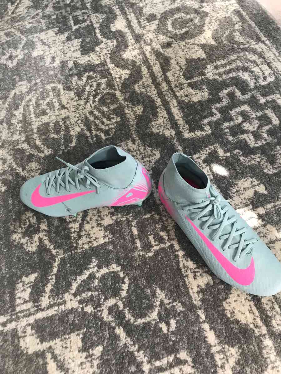 womans Nike Air soccer cleats