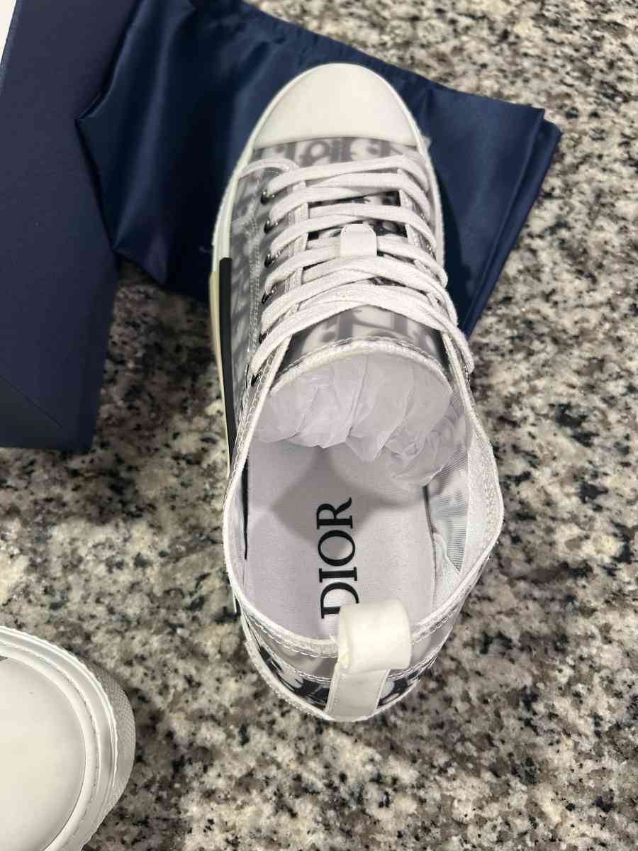 Dior B23