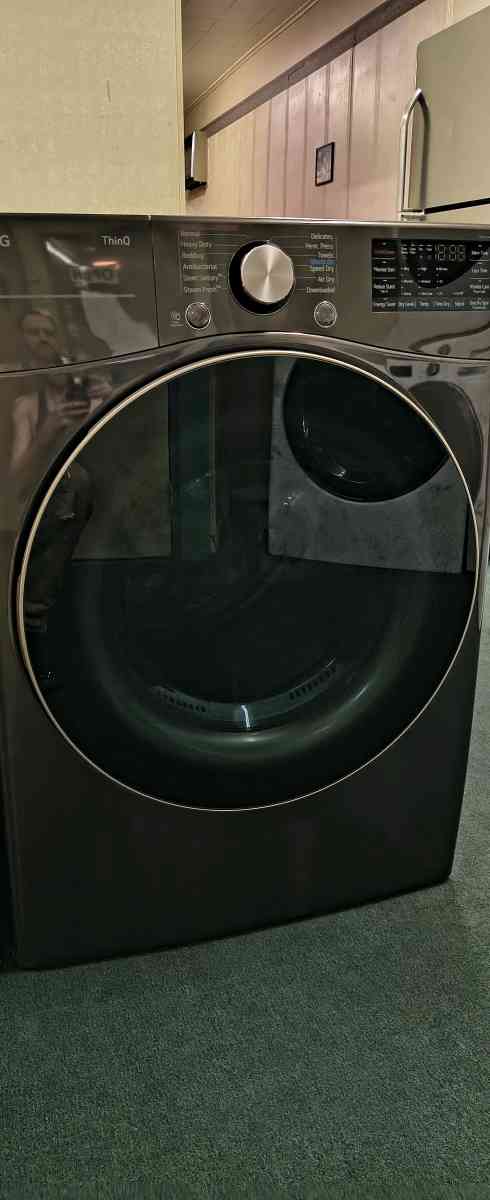 LG Elite Platinum Stainless FrontLoad Washer  New Scratch  D