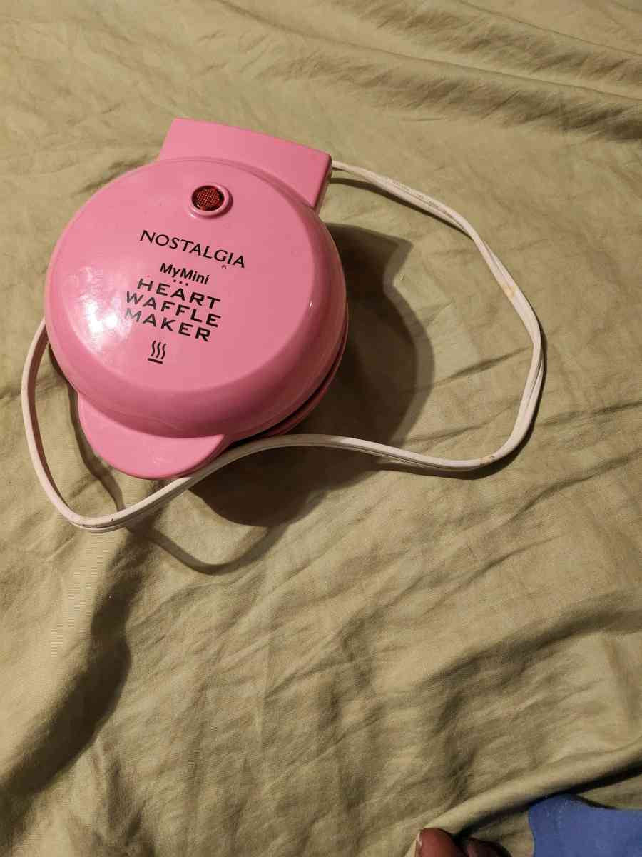 Mini waffle maker
