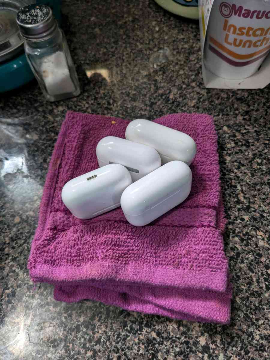 Apple Max headphones Apple earbuds