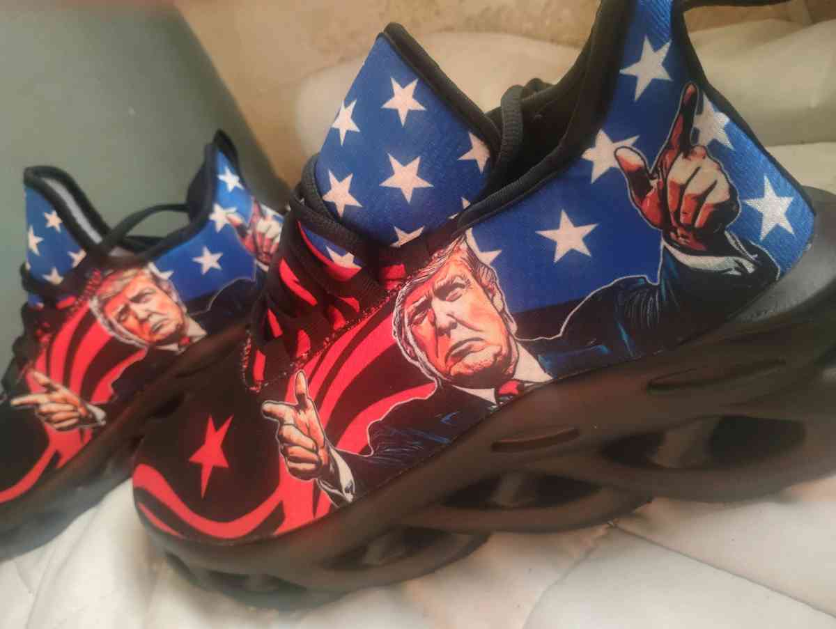 TRUMP SNEEKERS BLACK RED WHITE AND BLUE