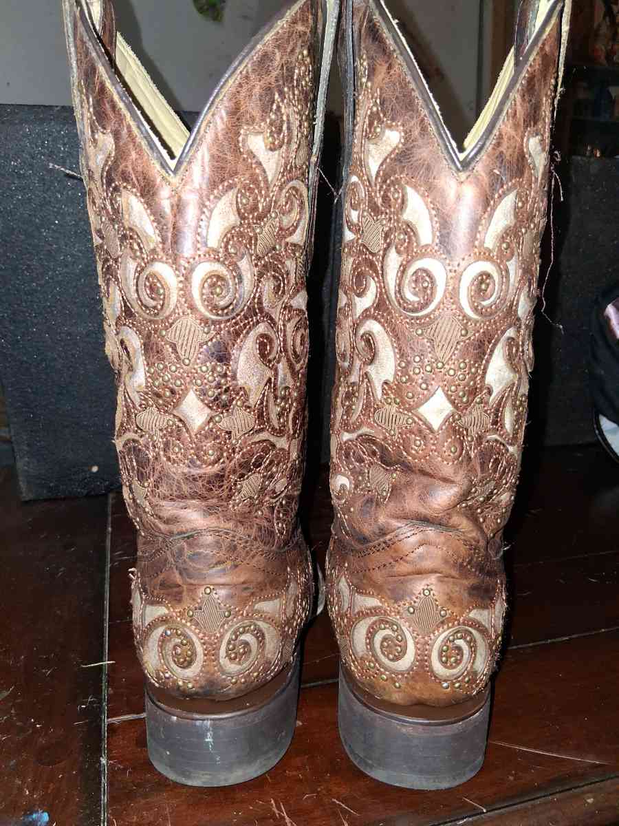 Corral Womens Embroidered Stud Inlay Western Boots