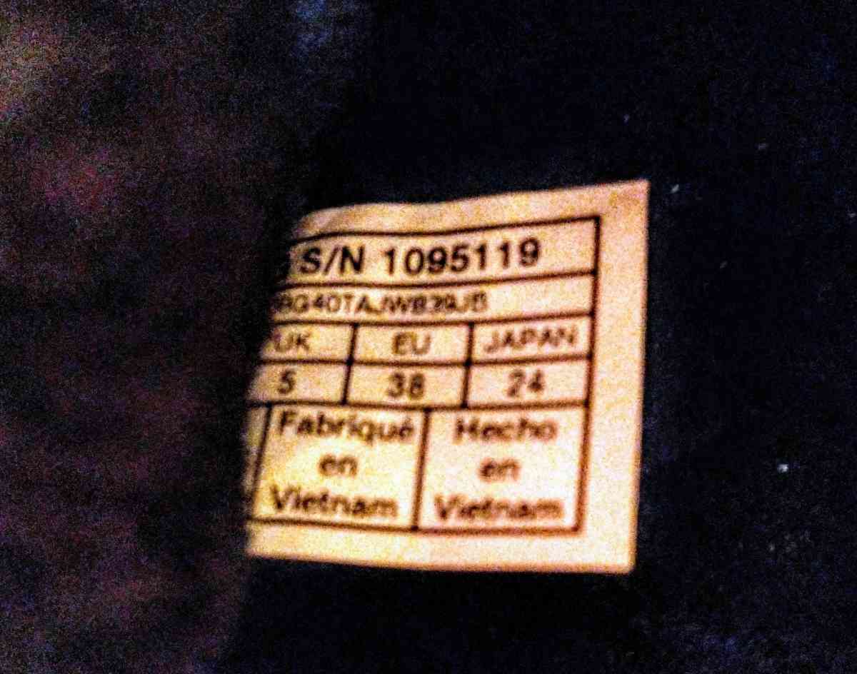 The UGG Womens Fluff Yeah Slide slippers size 7