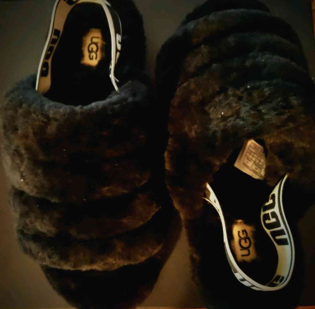 The UGG Womens Fluff Yeah Slide slippers size 7