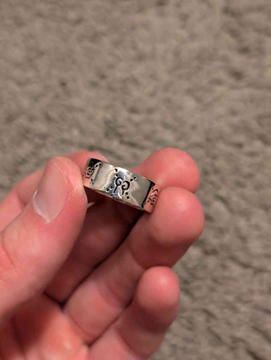 Gucci ring
