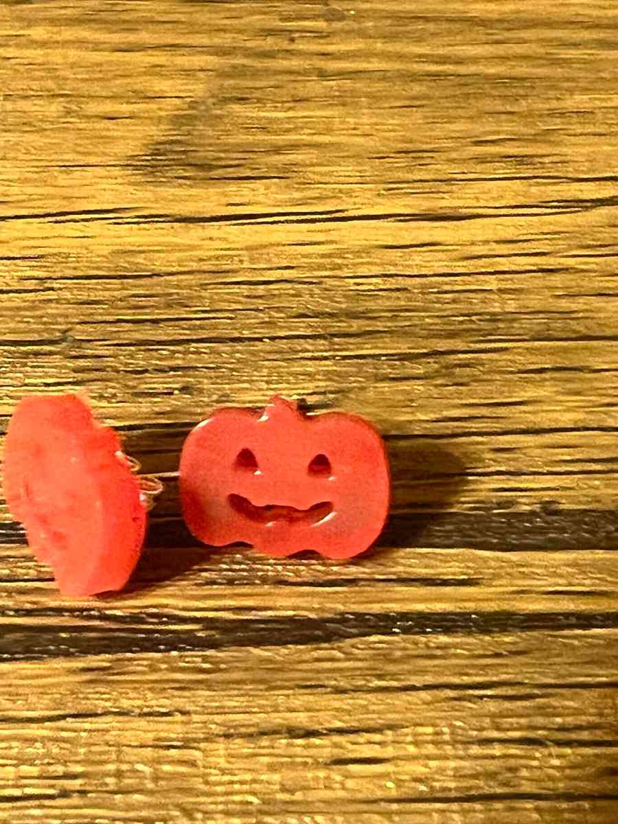 beautiful Halloween resin earring