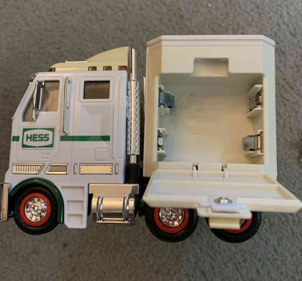 2003 Hess Truck w Pullback RACE CARS openbox see details bel