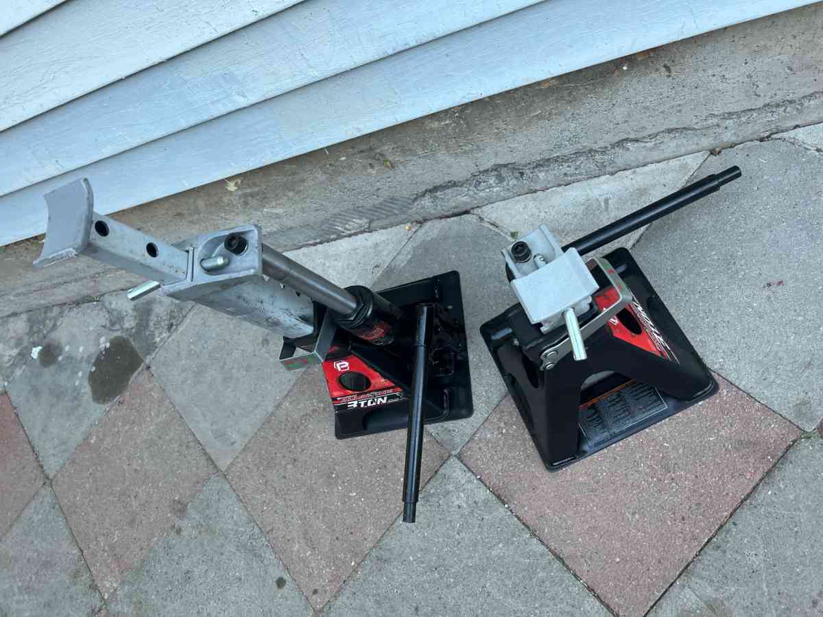 two 3 ton unijacks