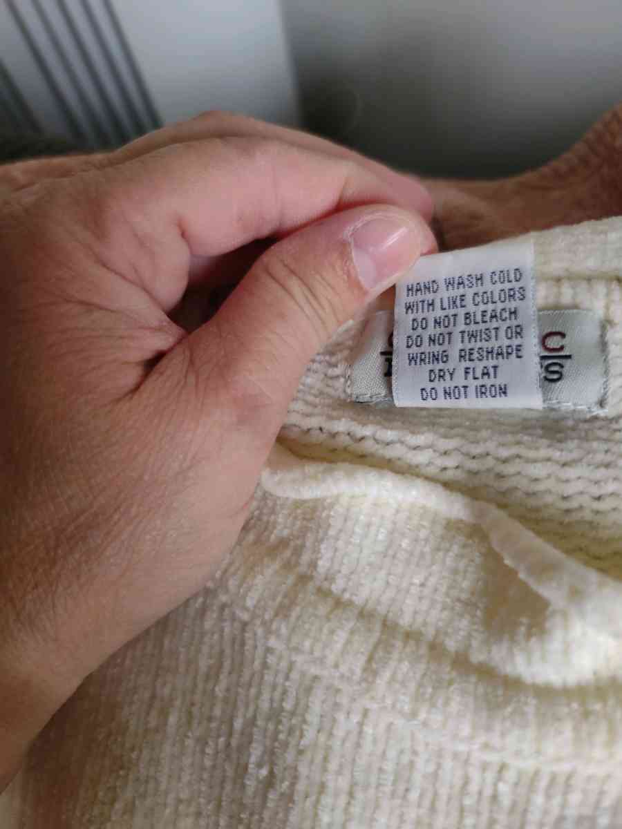 Ladies pullover sweater